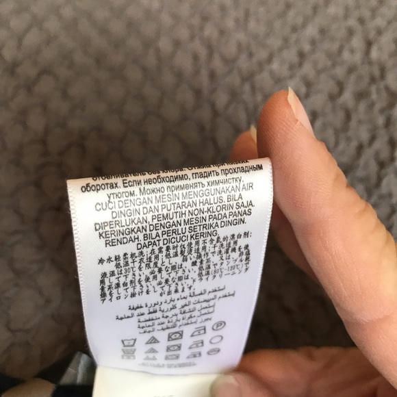 Beautiful soft sweater dress by BCBG Maxazria - Picture 9 of 10